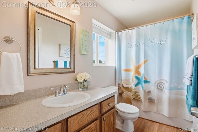 60 Fountain Park Drive, Waterford Charter Township, MI 48327