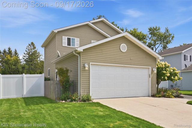 60 Fountain Park Drive, Waterford Charter Township, MI 48327
