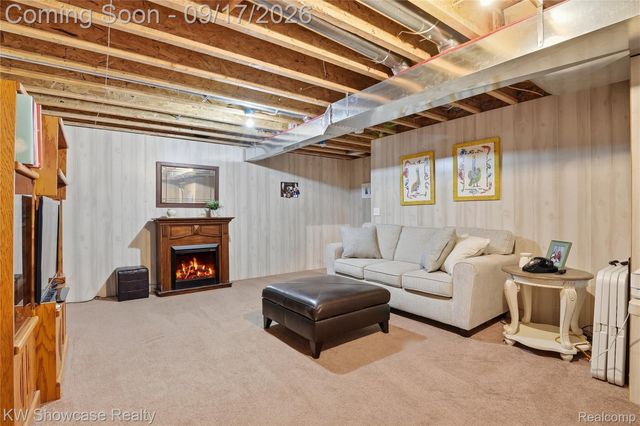 60 Fountain Park Drive, Waterford Charter Township, MI 48327