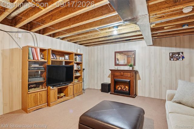 60 Fountain Park Drive, Waterford Charter Township, MI 48327