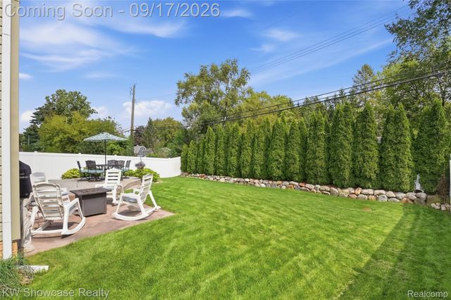60 Fountain Park Drive, Waterford Charter Township, MI 48327