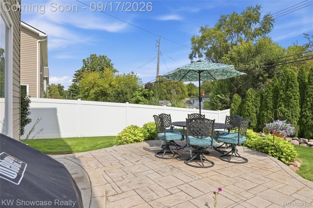 60 Fountain Park Drive, Waterford Charter Township, MI 48327