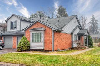 469 Winwood Circle 121, Walled Lake, MI 48390