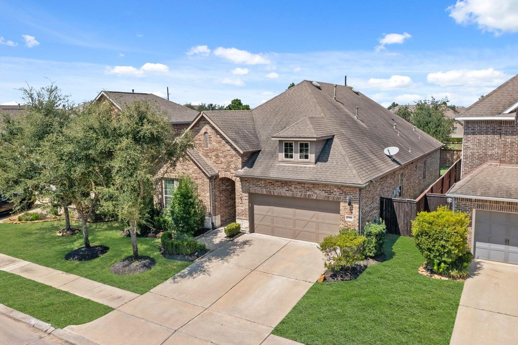 6318 Wolf Run Drive, Katy, TX 77493