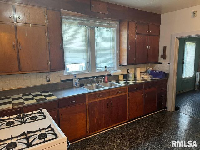 610 SW CAMBLIN Avenue, Peoria, IL 61603