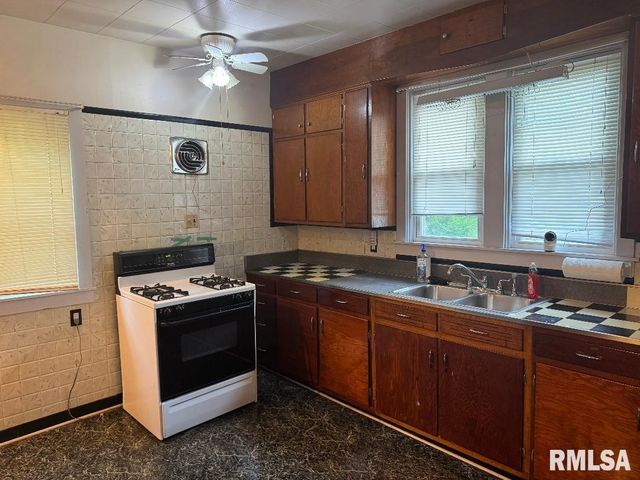 610 SW CAMBLIN Avenue, Peoria, IL 61603