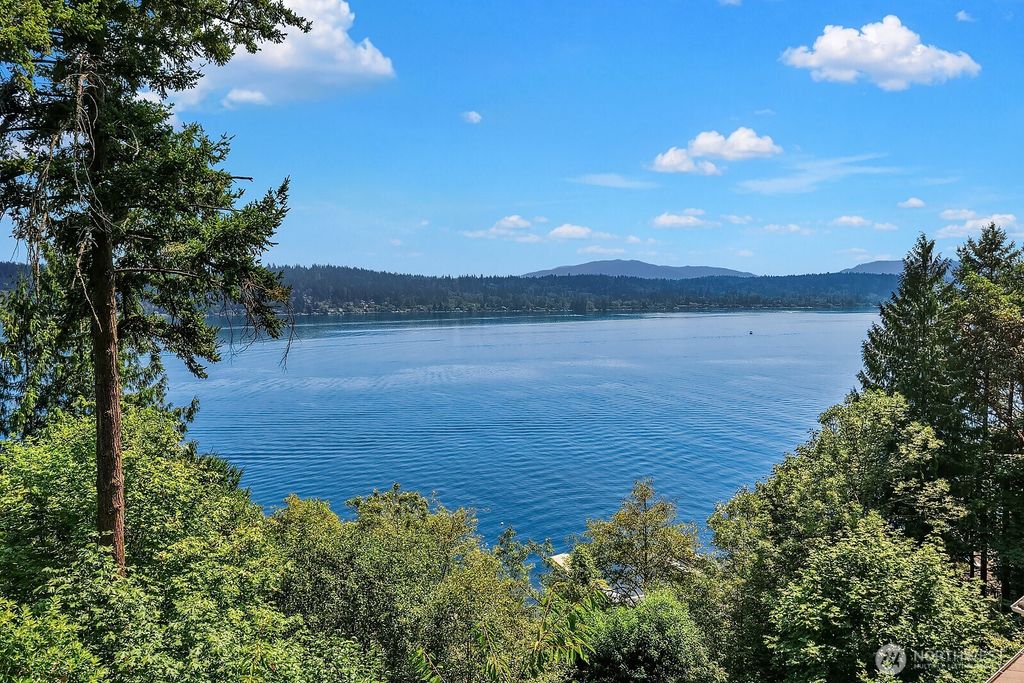 1464 W Lake Sammamish Parkway, Bellevue, WA 98008