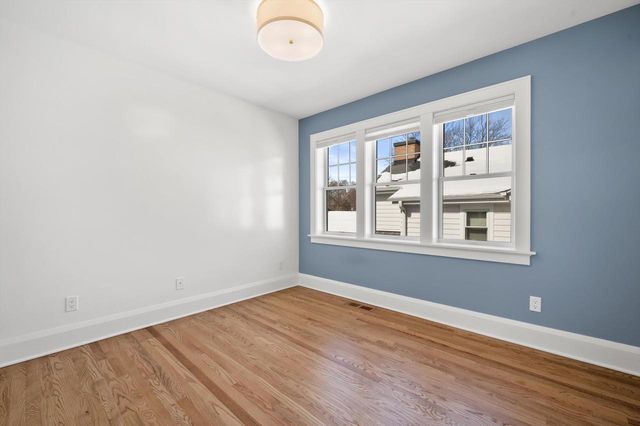 5961 N Kent AVENUE, Whitefish Bay, WI 53217