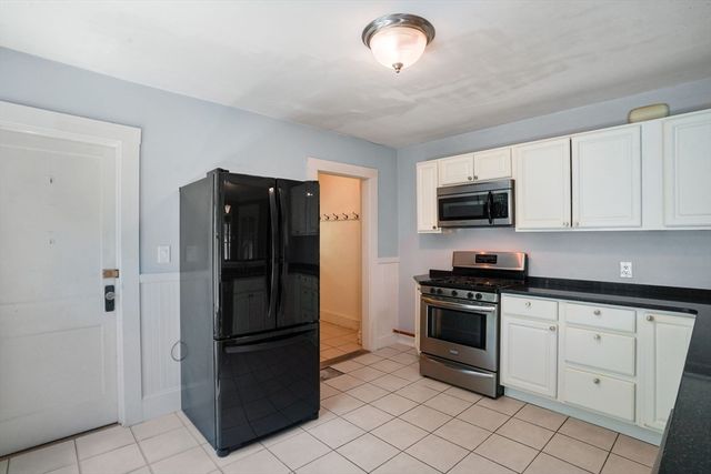 379-381 Newtonville Ave, Newton, MA 02460