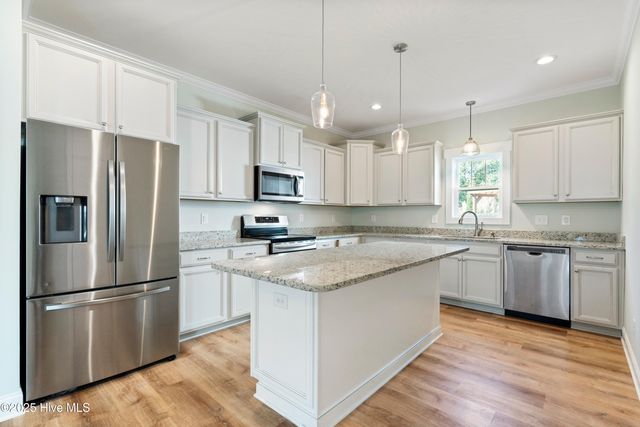 108 S Lamplighters Walk, Hampstead, NC 28443