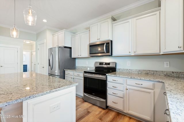 108 S Lamplighters Walk, Hampstead, NC 28443