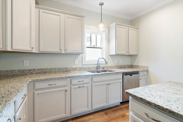 108 S Lamplighters Walk, Hampstead, NC 28443