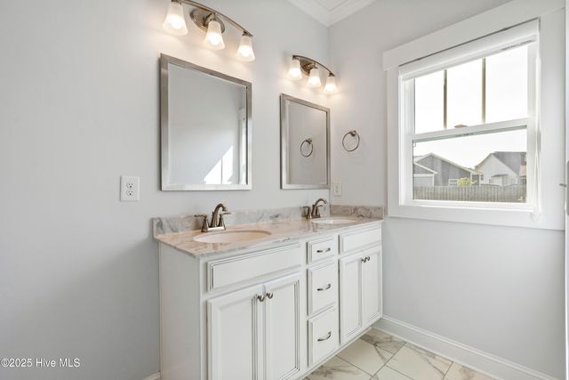 108 S Lamplighters Walk, Hampstead, NC 28443