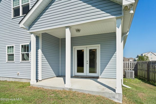 108 S Lamplighters Walk, Hampstead, NC 28443