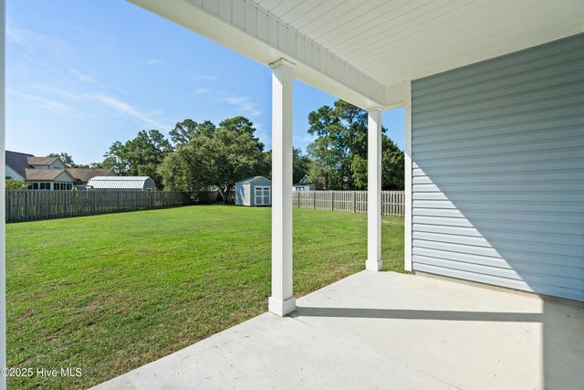 108 S Lamplighters Walk, Hampstead, NC 28443