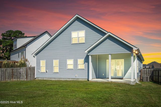 108 S Lamplighters Walk, Hampstead, NC 28443