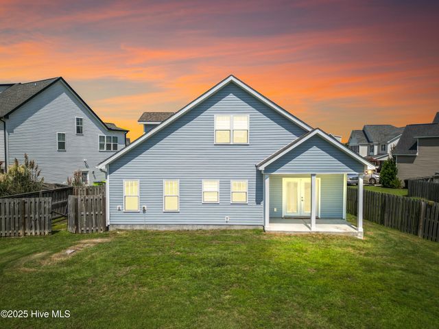 108 S Lamplighters Walk, Hampstead, NC 28443