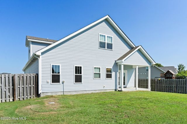 108 S Lamplighters Walk, Hampstead, NC 28443