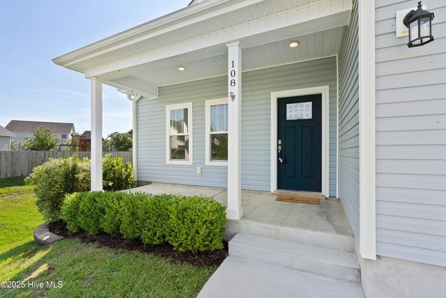 108 S Lamplighters Walk, Hampstead, NC 28443