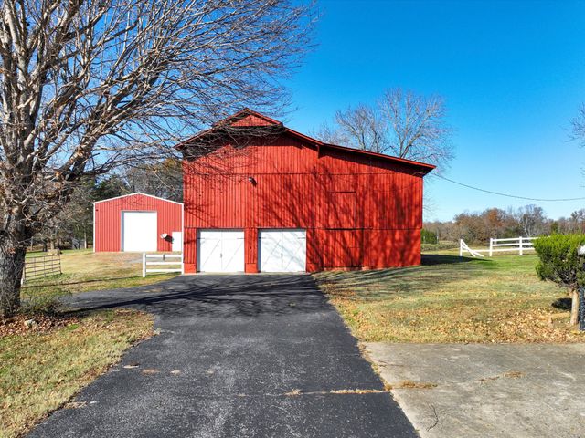 275 Swift Ln, Cunningham, TN 37052