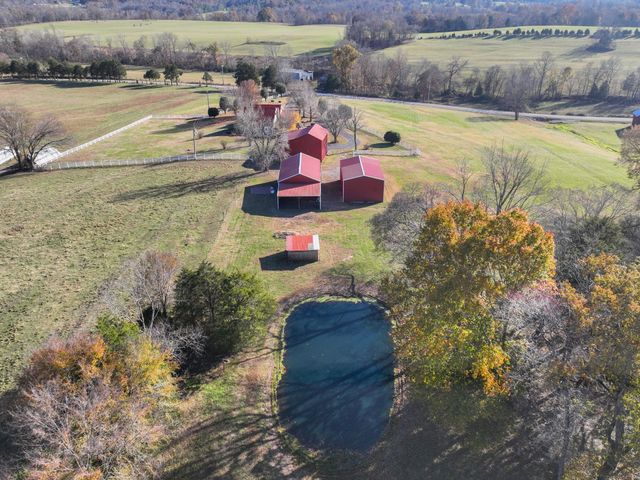 275 Swift Ln, Cunningham, TN 37052