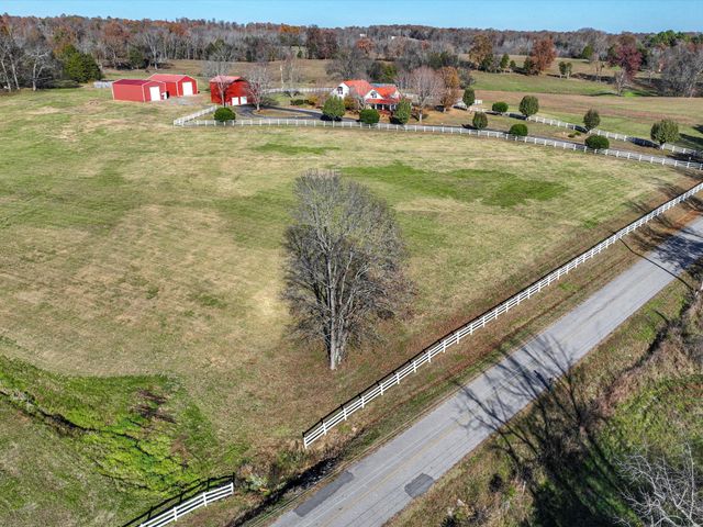 275 Swift Ln, Cunningham, TN 37052