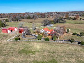 275 Swift Ln, Cunningham, TN 37052