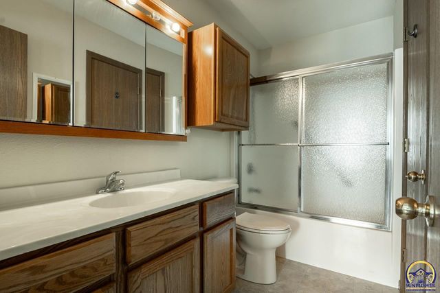 7237 SW 23rd CT, Topeka, KS 66614