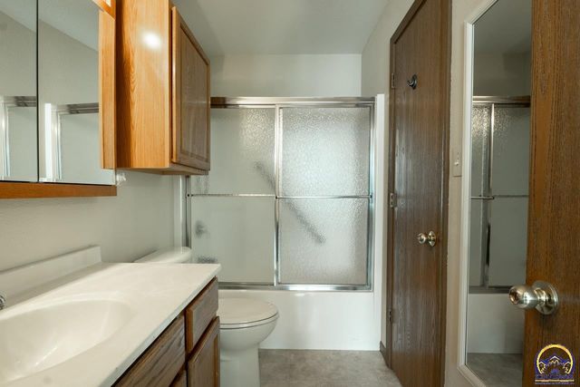 7237 SW 23rd CT, Topeka, KS 66614