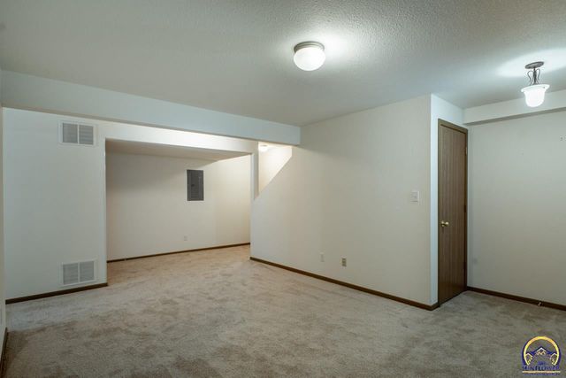 7237 SW 23rd CT, Topeka, KS 66614