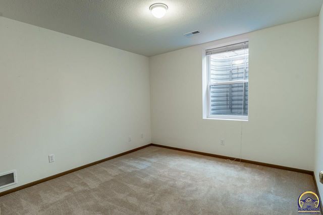 7237 SW 23rd CT, Topeka, KS 66614