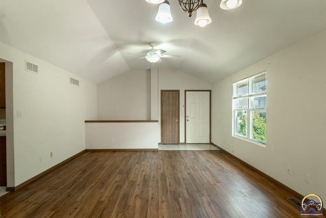 7237 SW 23rd CT, Topeka, KS 66614