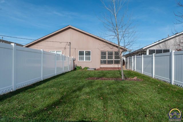 7237 SW 23rd CT, Topeka, KS 66614