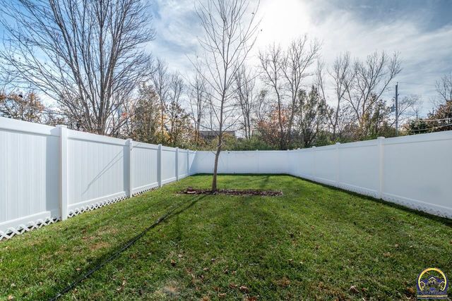 7237 SW 23rd CT, Topeka, KS 66614