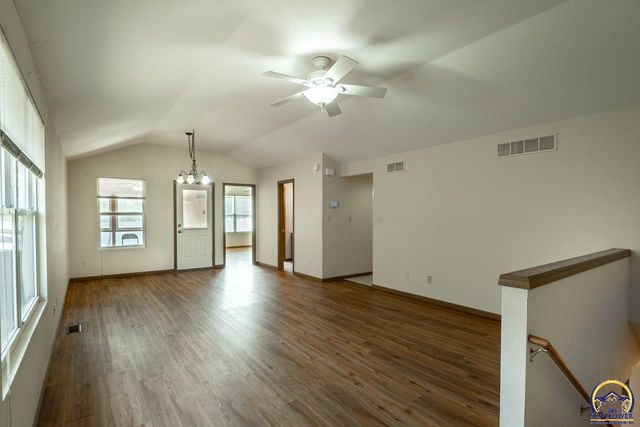 7237 SW 23rd CT, Topeka, KS 66614