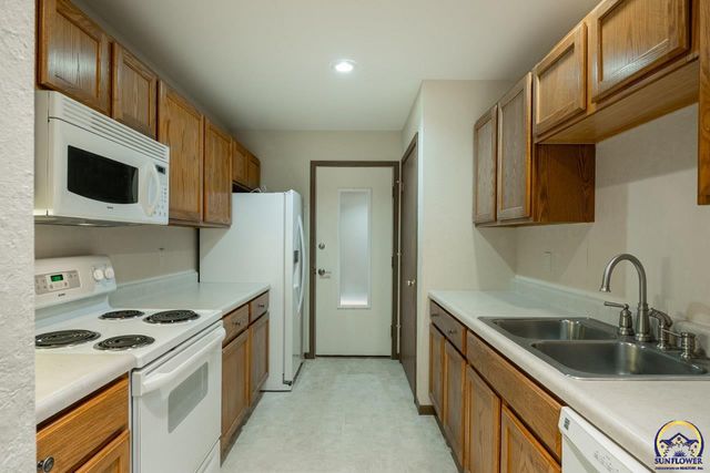 7237 SW 23rd CT, Topeka, KS 66614