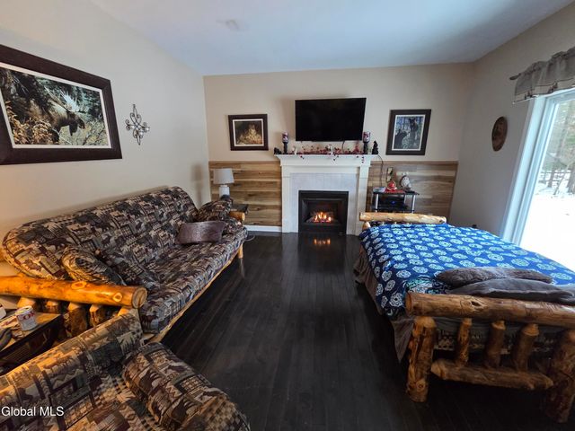 26 Woodshire Court, Queensbury, NY 12804