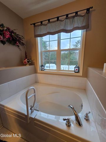 26 Woodshire Court, Queensbury, NY 12804