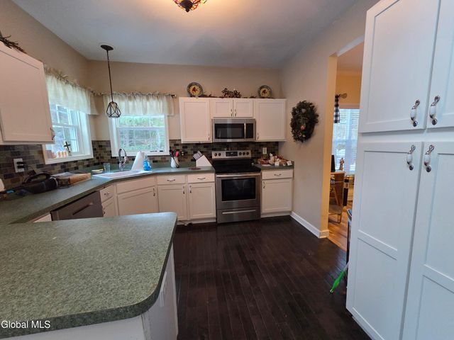 26 Woodshire Court, Queensbury, NY 12804