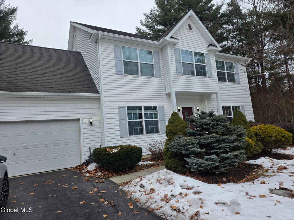 26 Woodshire Court, Queensbury, NY 12804