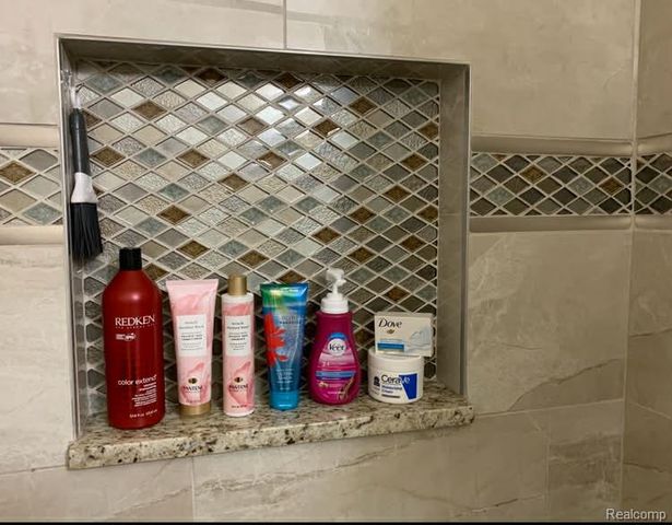 46721 Peach Grove, Macomb, MI 48044