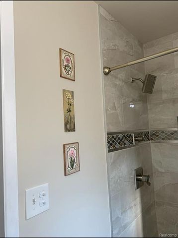 46721 Peach Grove, Macomb, MI 48044