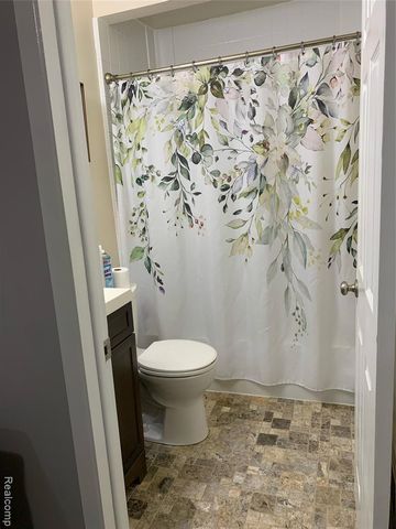 46721 Peach Grove, Macomb, MI 48044