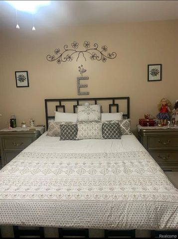 46721 Peach Grove, Macomb, MI 48044