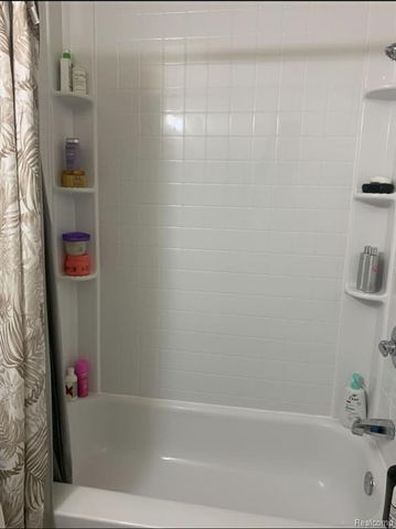 46721 Peach Grove, Macomb, MI 48044