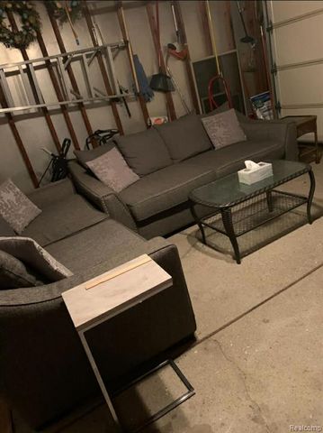 46721 Peach Grove, Macomb, MI 48044