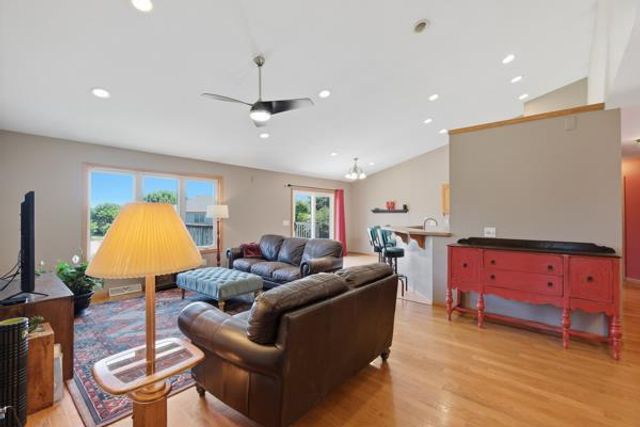 701 RODEFELD Way, Madison, WI 53718