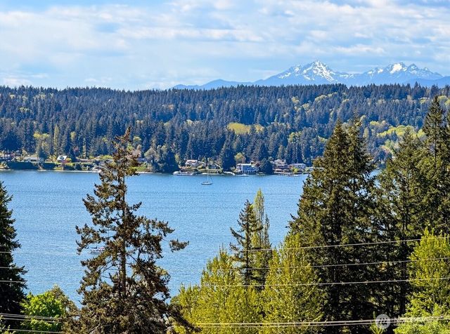 2031 NE Norseman Way, Poulsbo, WA 98370
