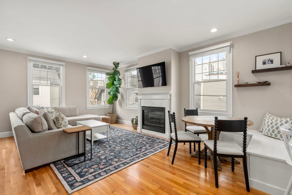 82 School St 3, Boston, MA 02129