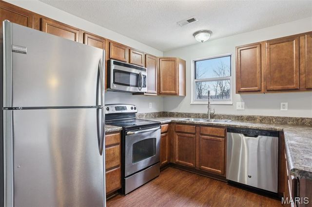 1361 Forest Creek Drive 3, St Peters, MO 63303